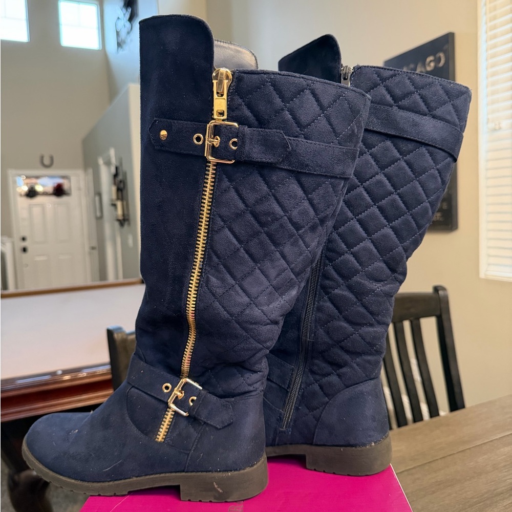 Women's Quilted Navy Knee-High Wide Calf Boots Size 8 1/2 - Picture 2 of 6
